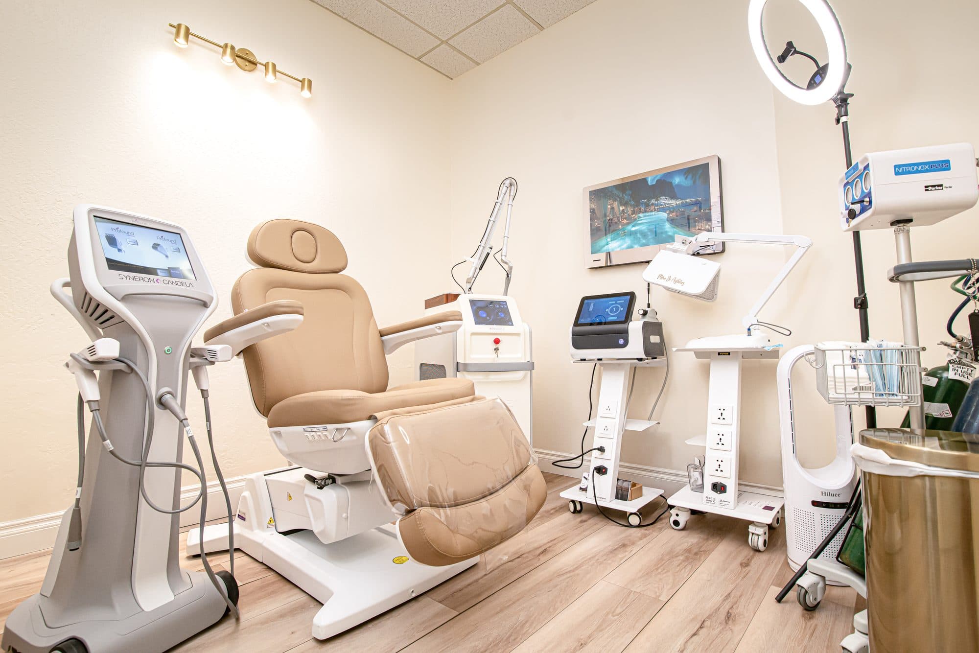 Private treatment room at Marie Jé Aesthetics with its treatment chair and laser systems